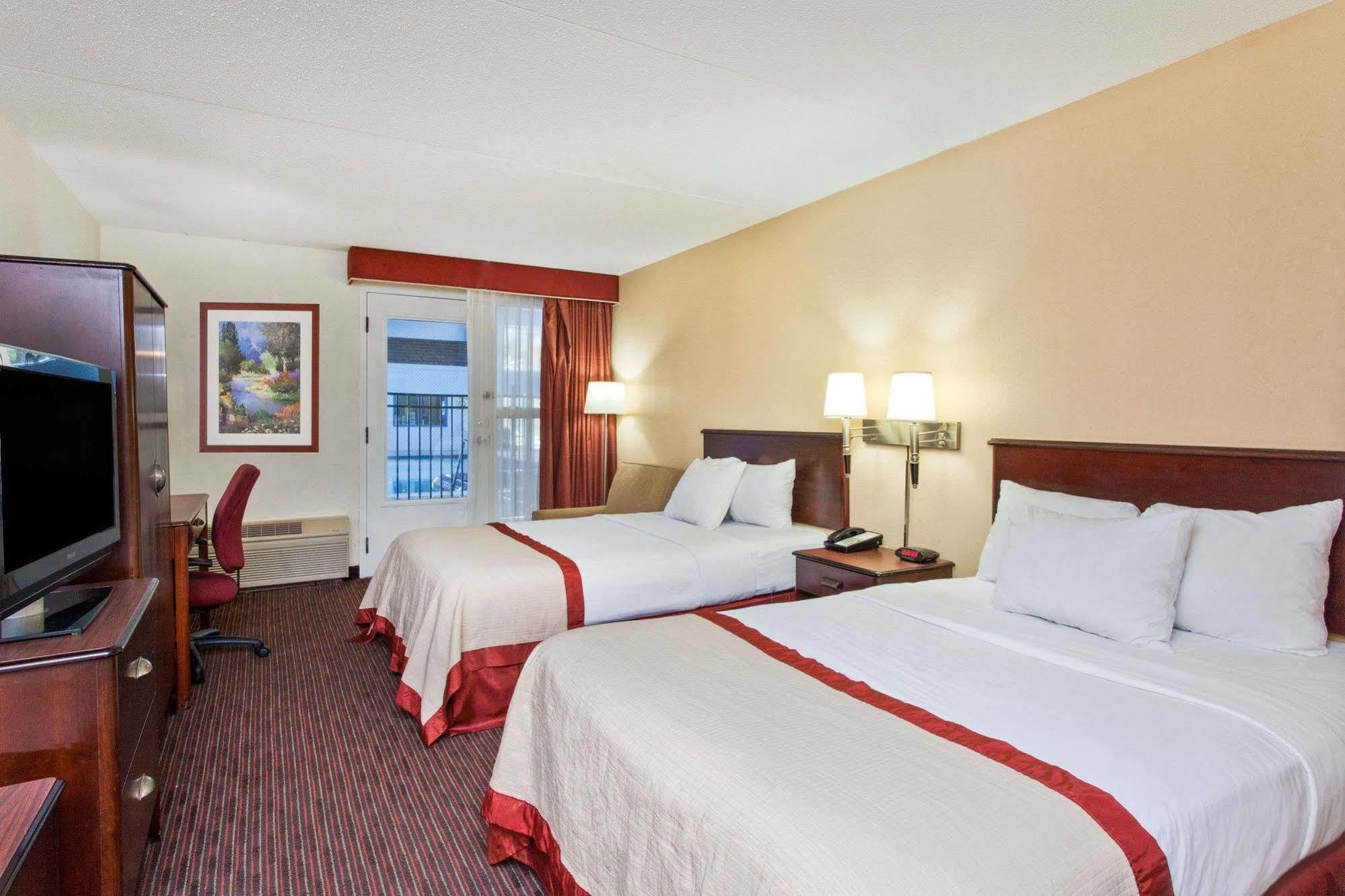 Hotel Baymont By Wyndham Southfield/Detroit Esterno foto