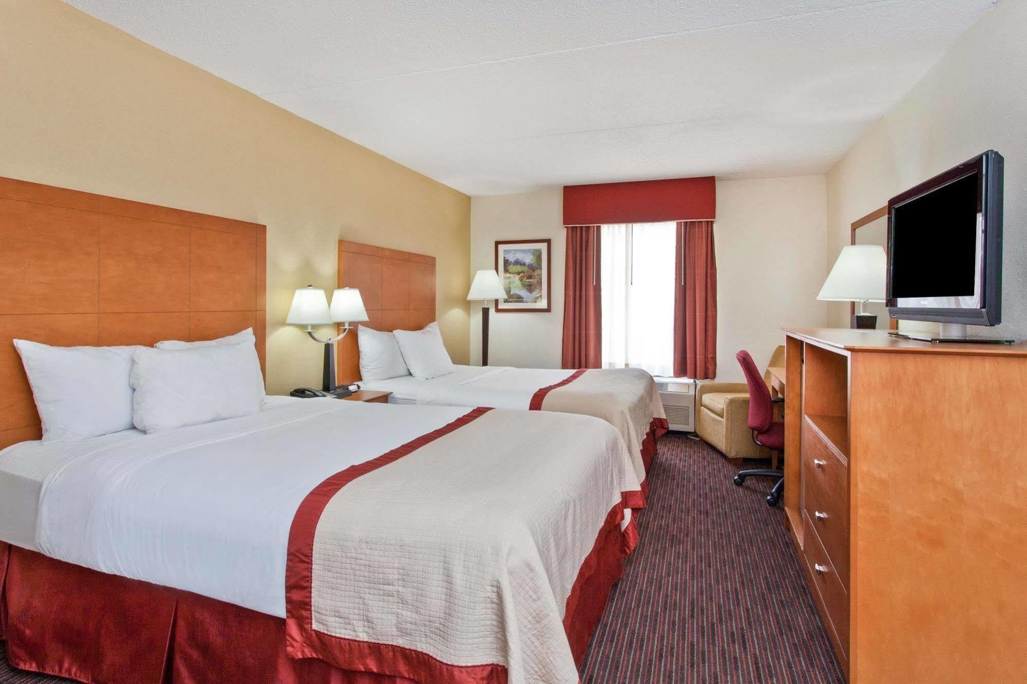 Hotel Baymont By Wyndham Southfield/Detroit Esterno foto
