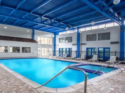 Hotel Baymont By Wyndham Southfield/Detroit Esterno foto